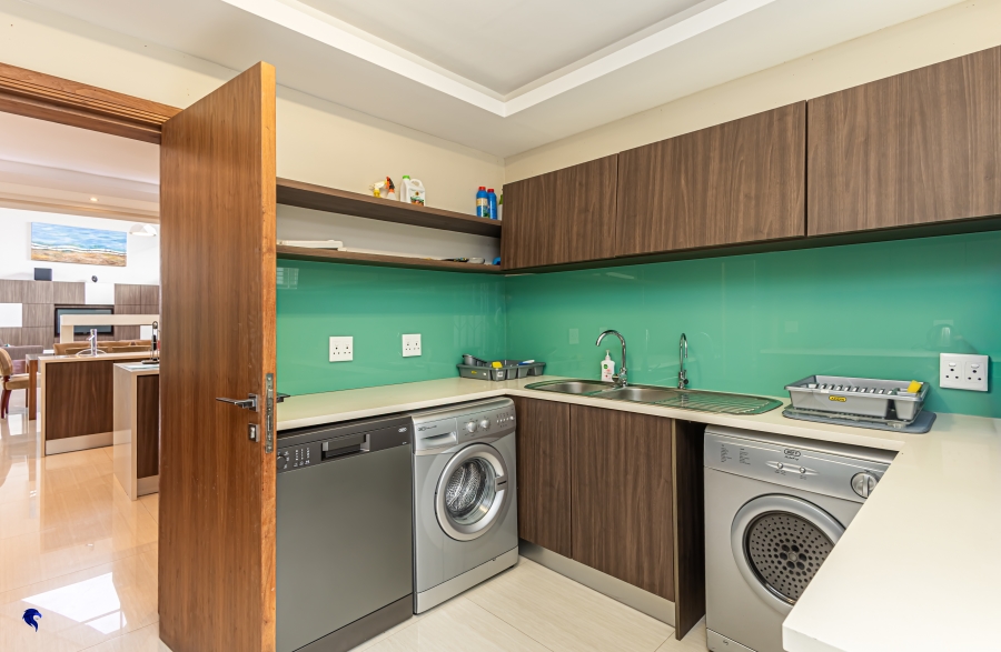 6 Bedroom Property for Sale in Myburgh Park Western Cape